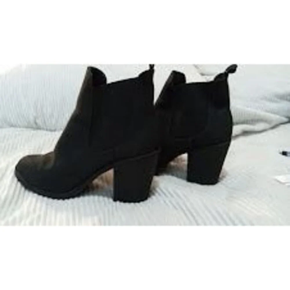 DIVIDED by H&M Ankle Boots Black Size 8 –  Heel